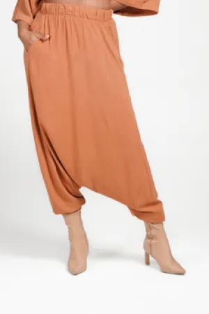Amanda Laird Cherry Mohlesi Pants