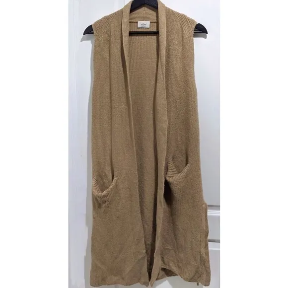 Aritzia Wilfred | Olivie long, merino-wool cardigan vest in Camel