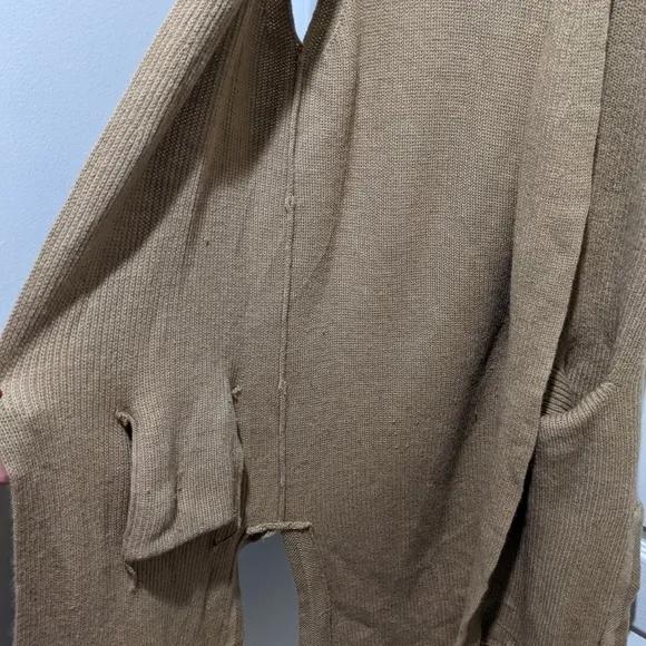 Aritzia Wilfred | Olivie long, merino-wool cardigan vest in Camel