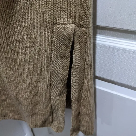 Aritzia Wilfred | Olivie long, merino-wool cardigan vest in Camel