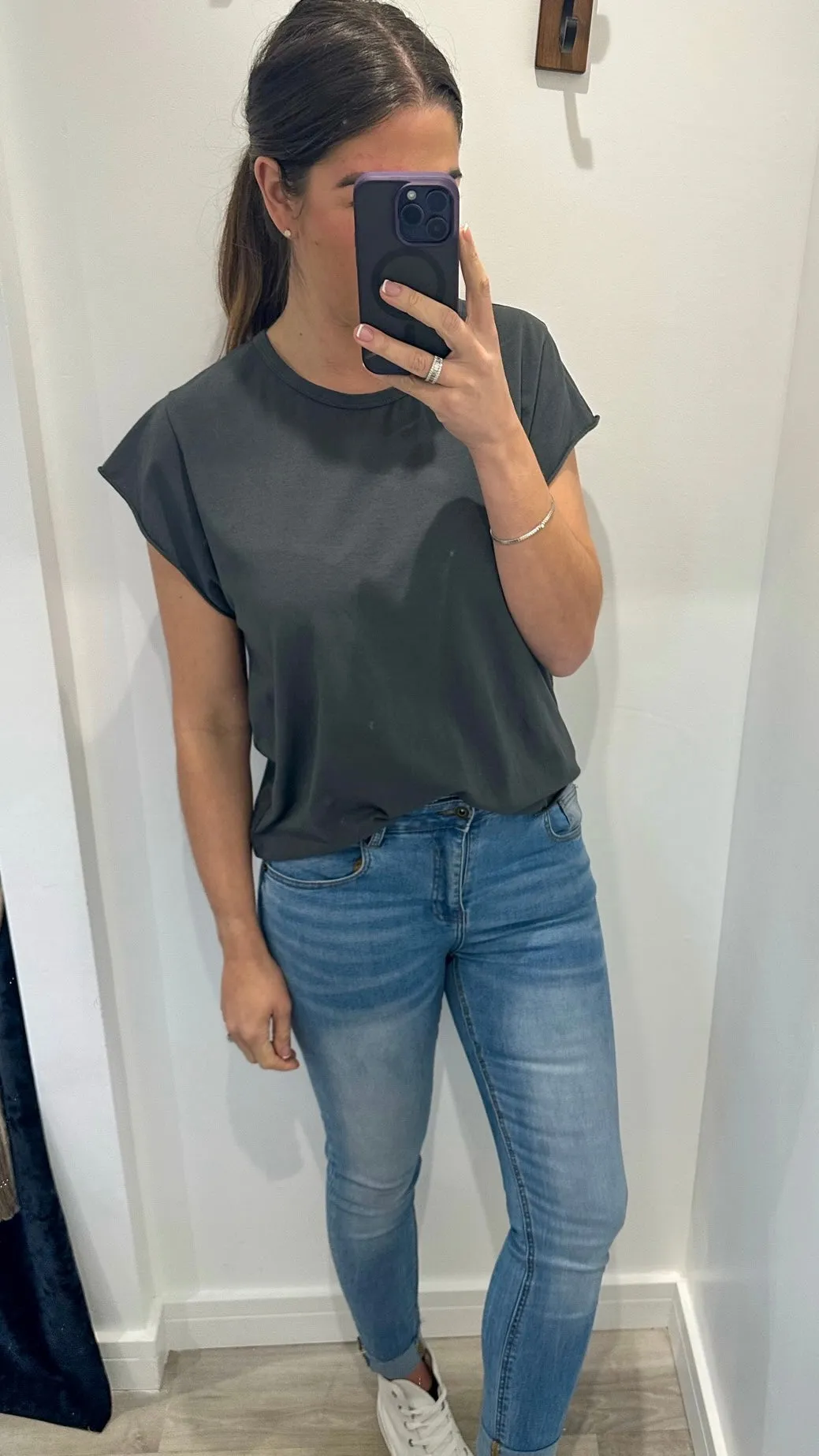 CHARCOAL CAP SLEEVE TEE