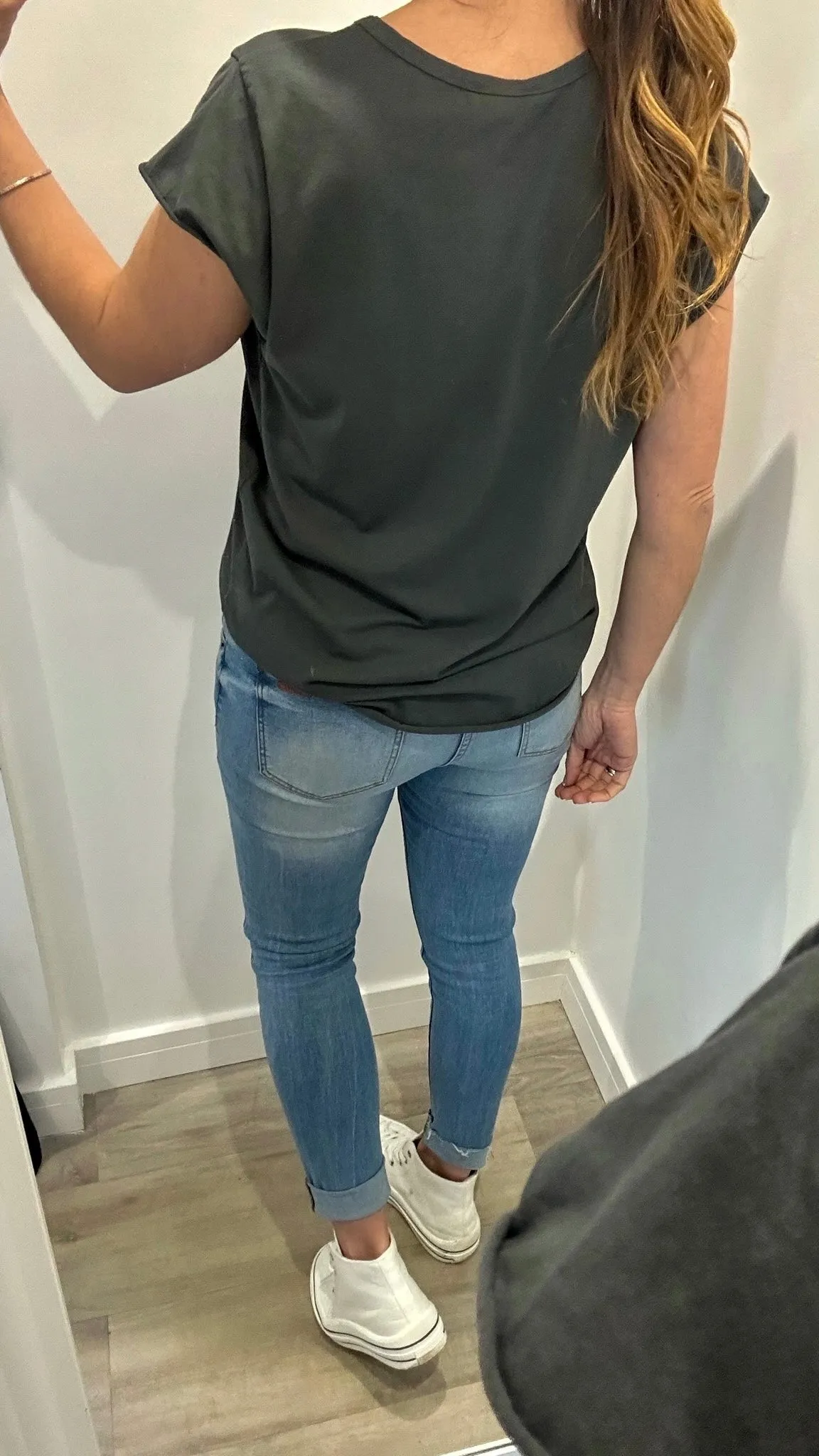 CHARCOAL CAP SLEEVE TEE