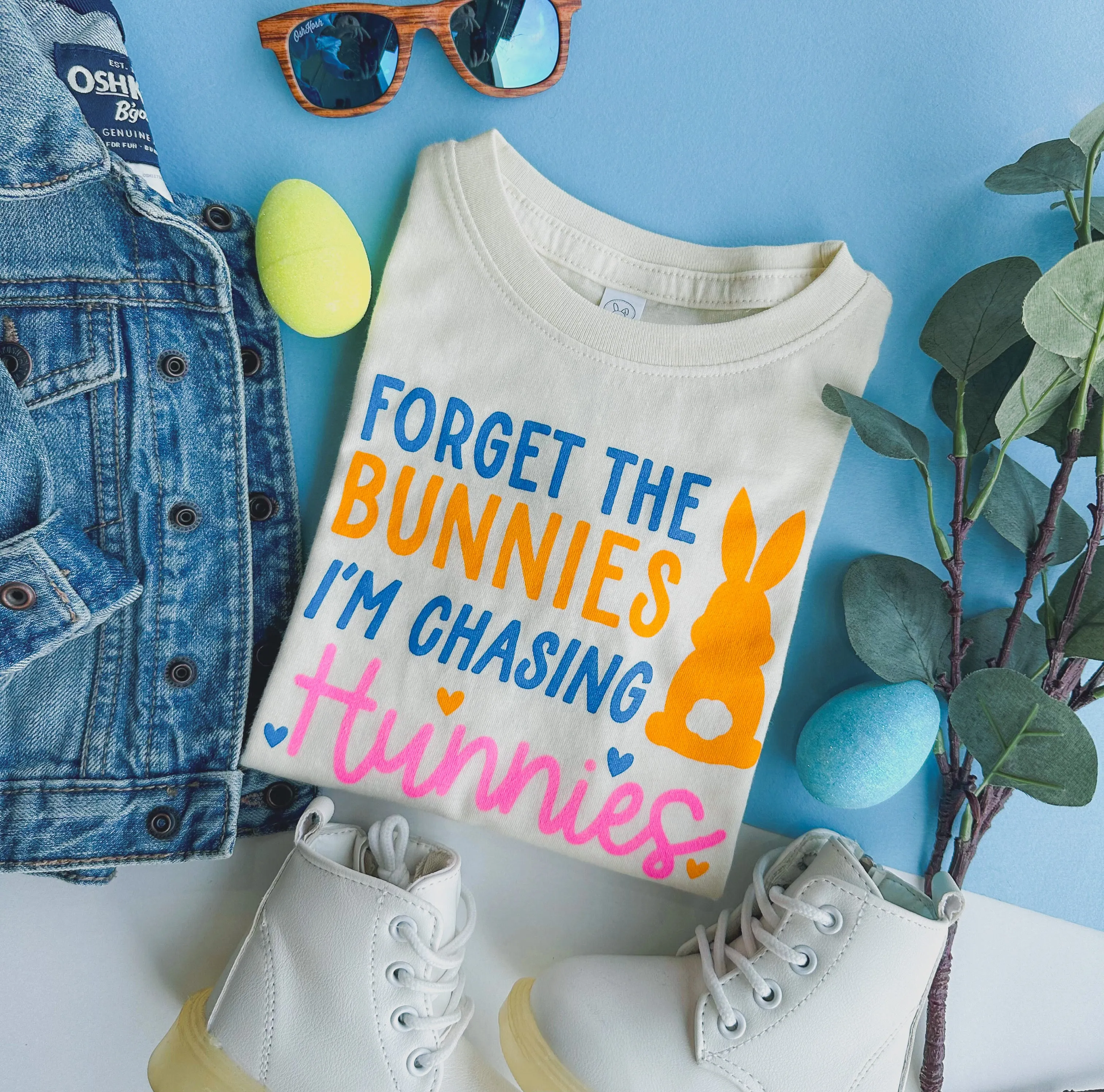 chasing hunnies tee