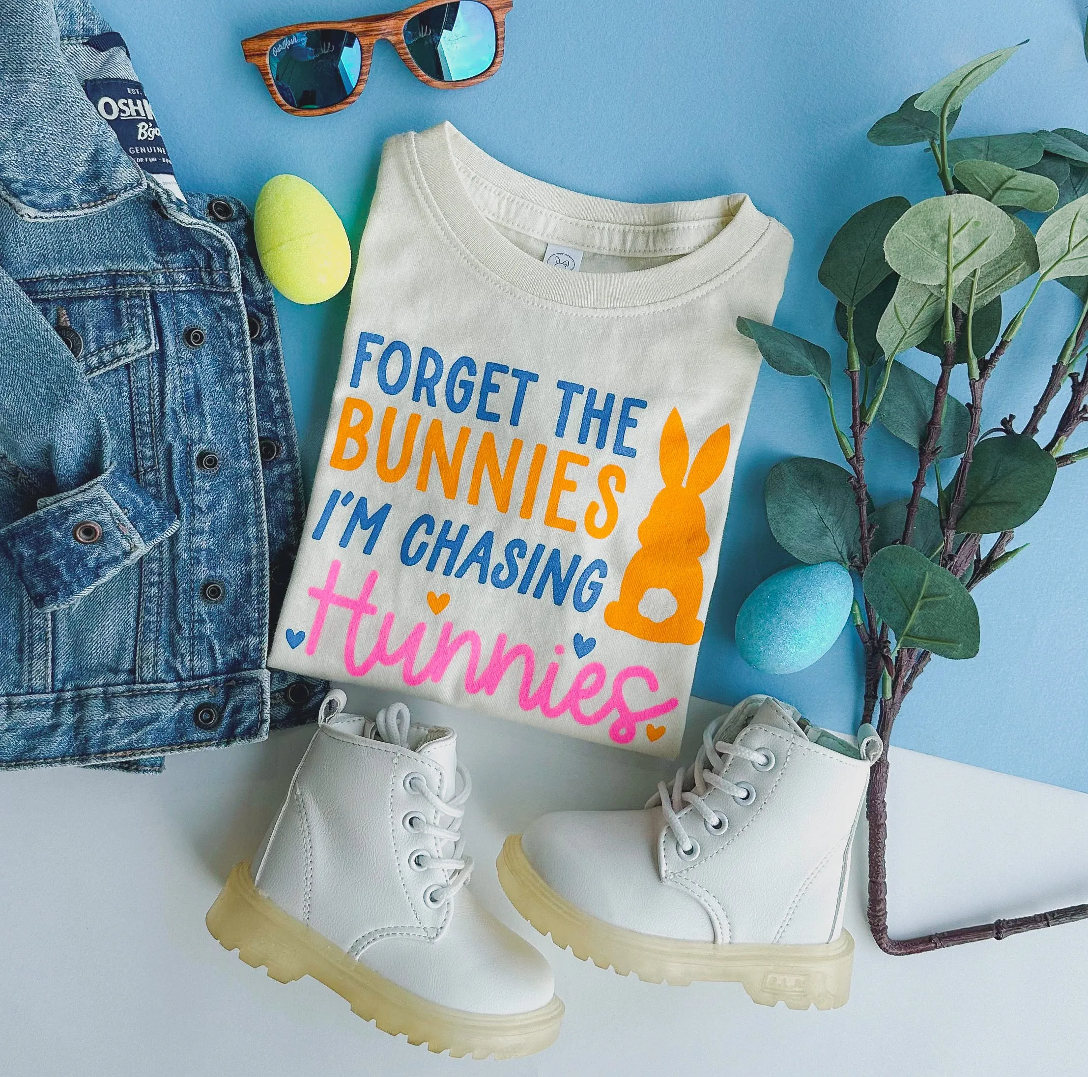 chasing hunnies tee