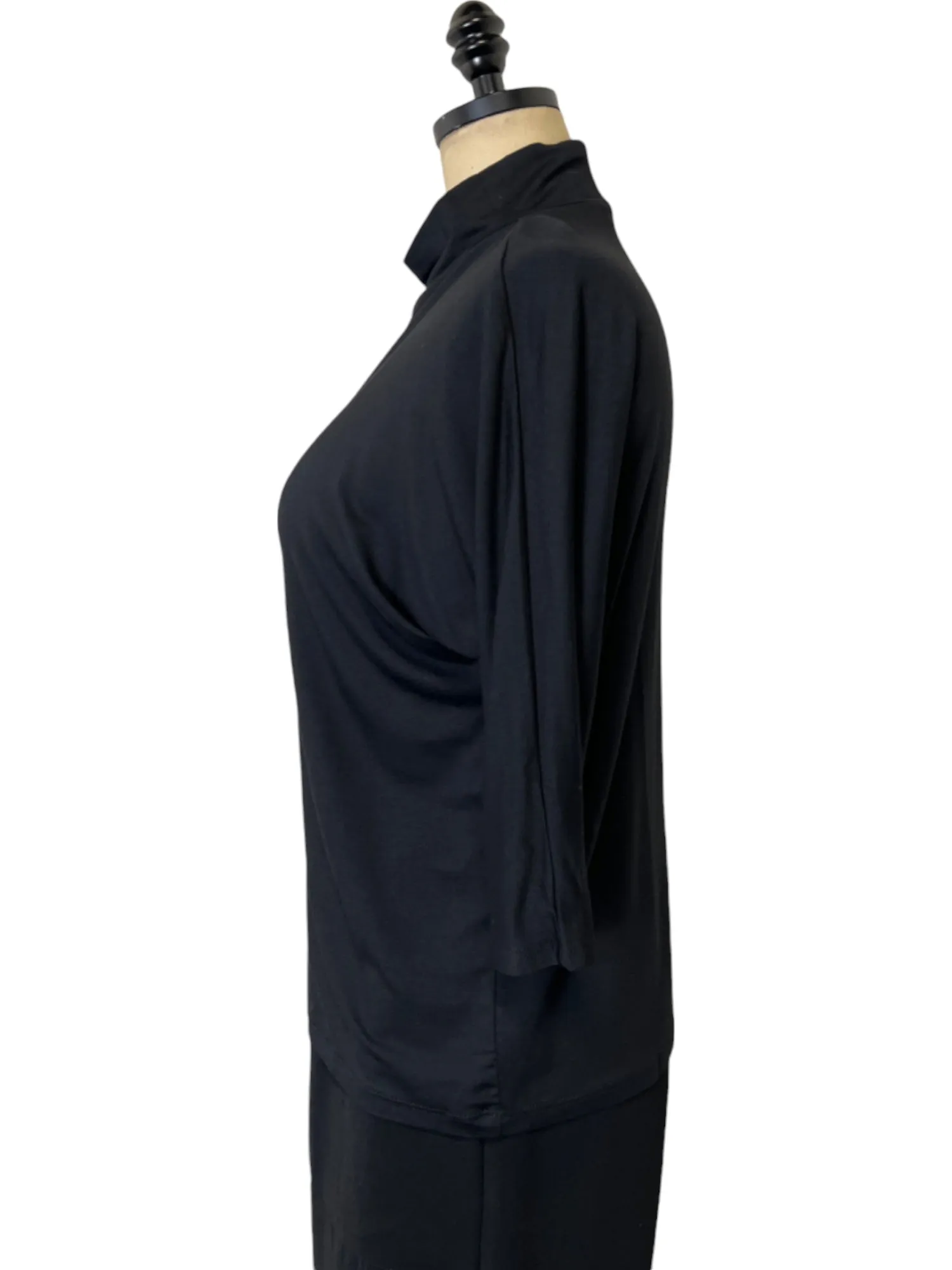 Essential Mock neck Tee