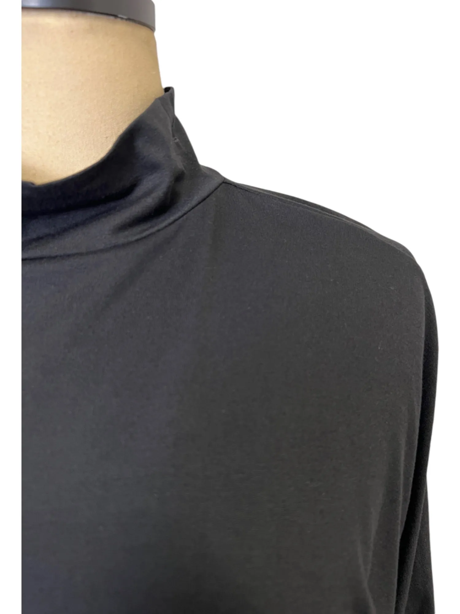 Essential Mock neck Tee
