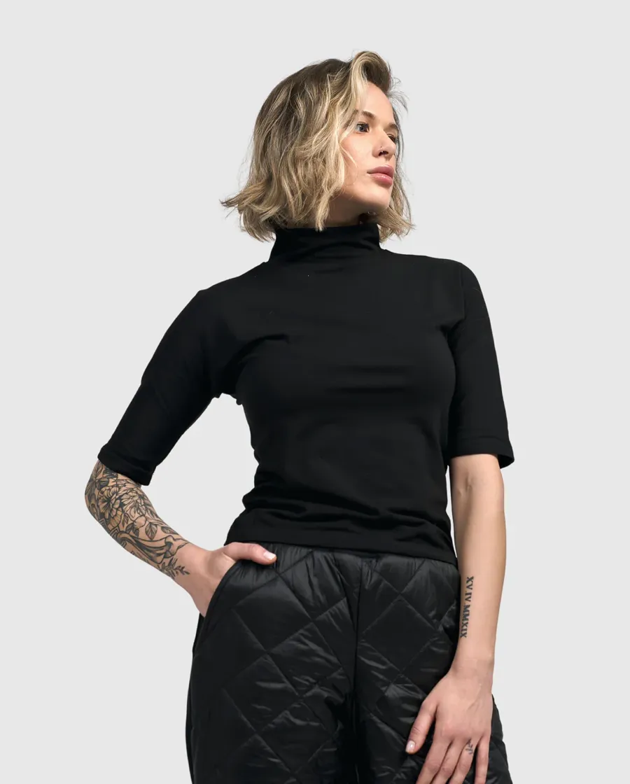 Essential Mock neck Tee