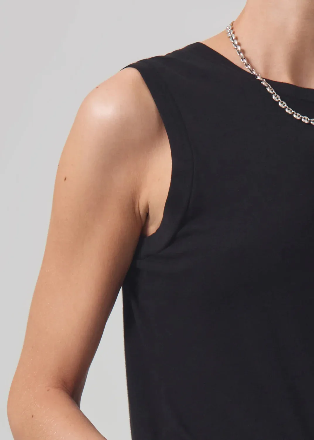 JESSIE MODERN MUSCLE TEE IN BLACK