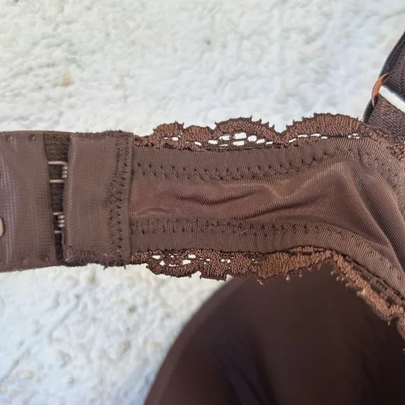 Natori underneath t-shirt bra Size 34C