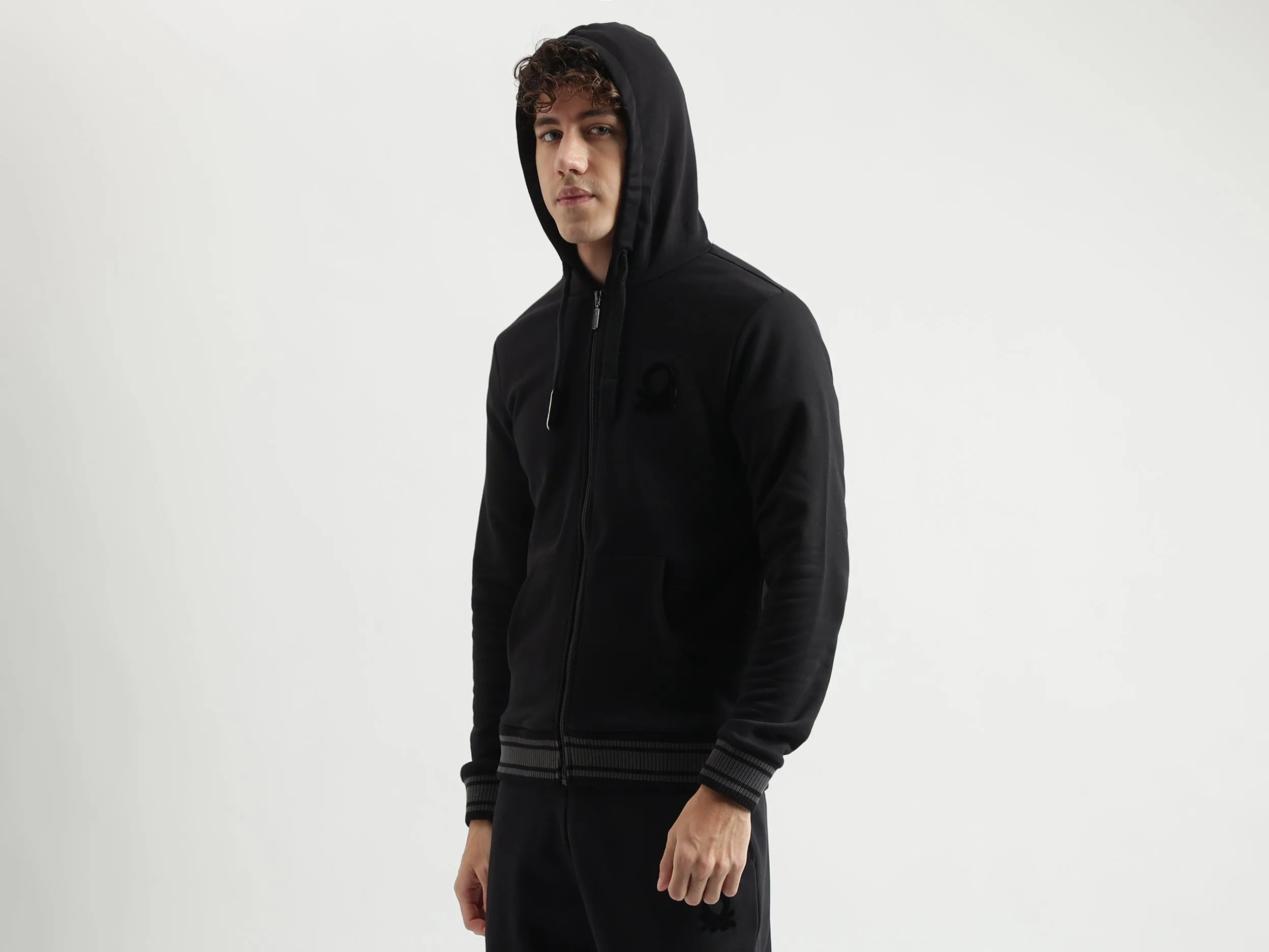Regular Fit Hooded Neck Solid Pattern Sweatshirt