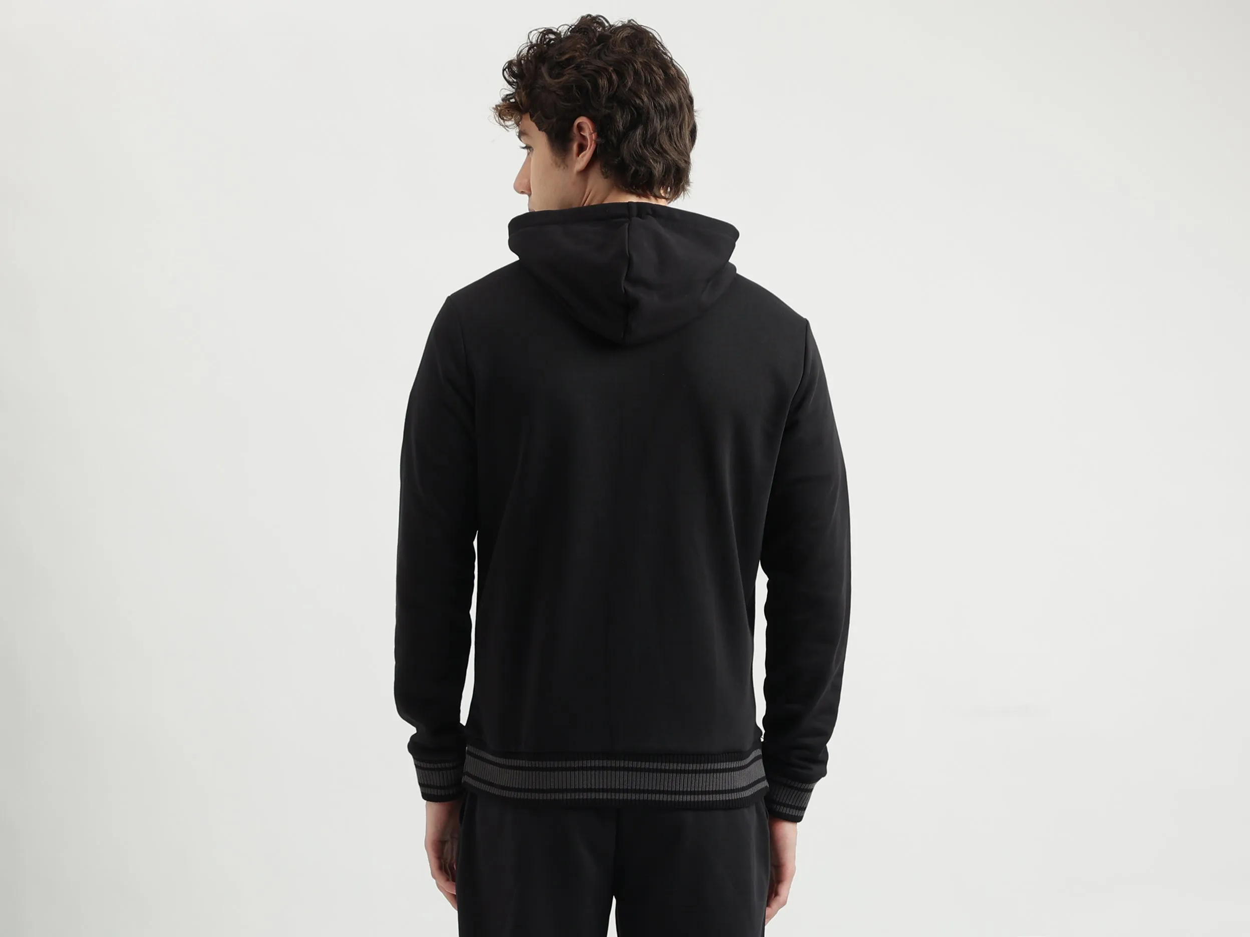 Regular Fit Hooded Neck Solid Pattern Sweatshirt