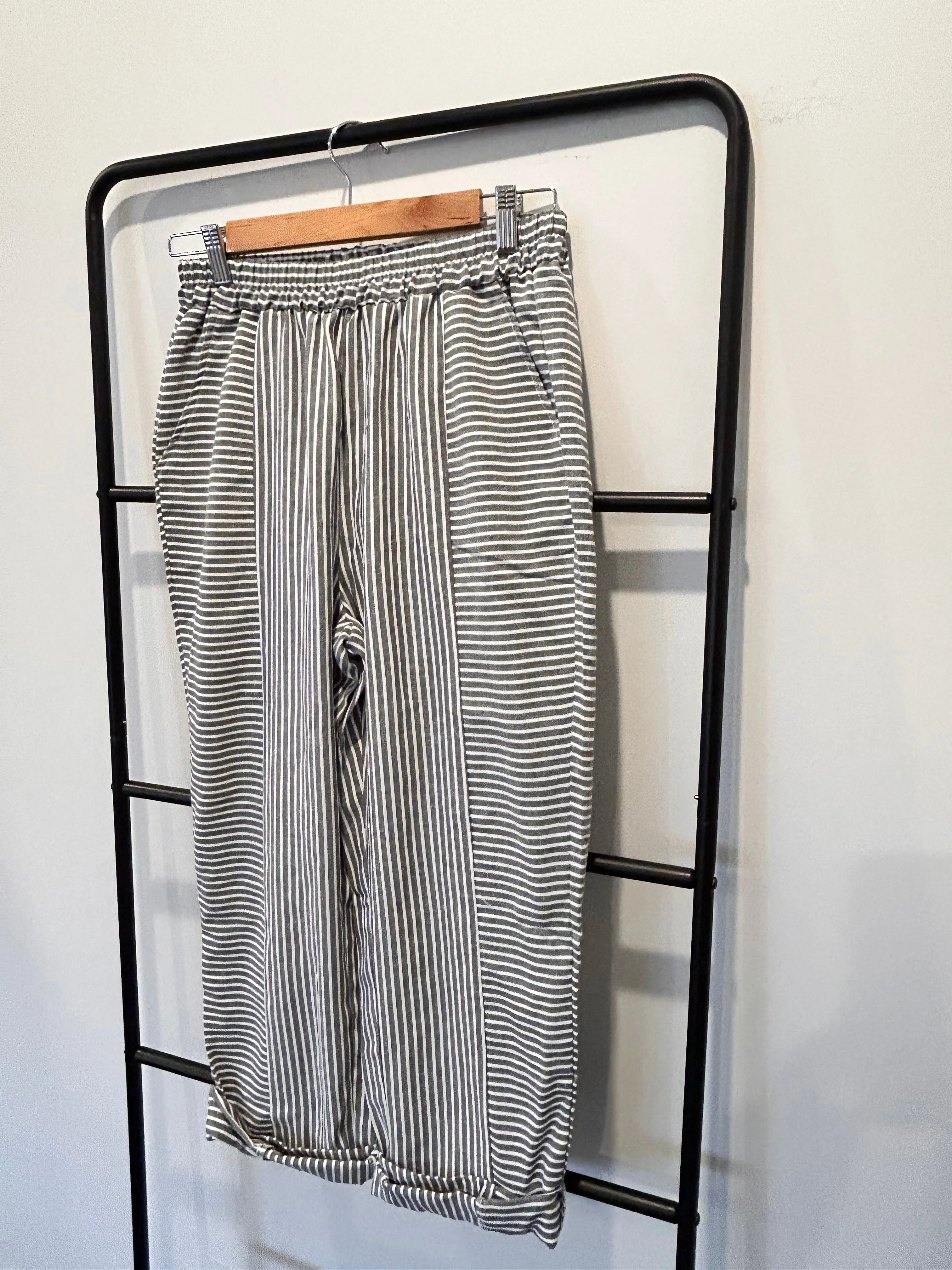 Unknown Brand - Striped Pants Sized 12