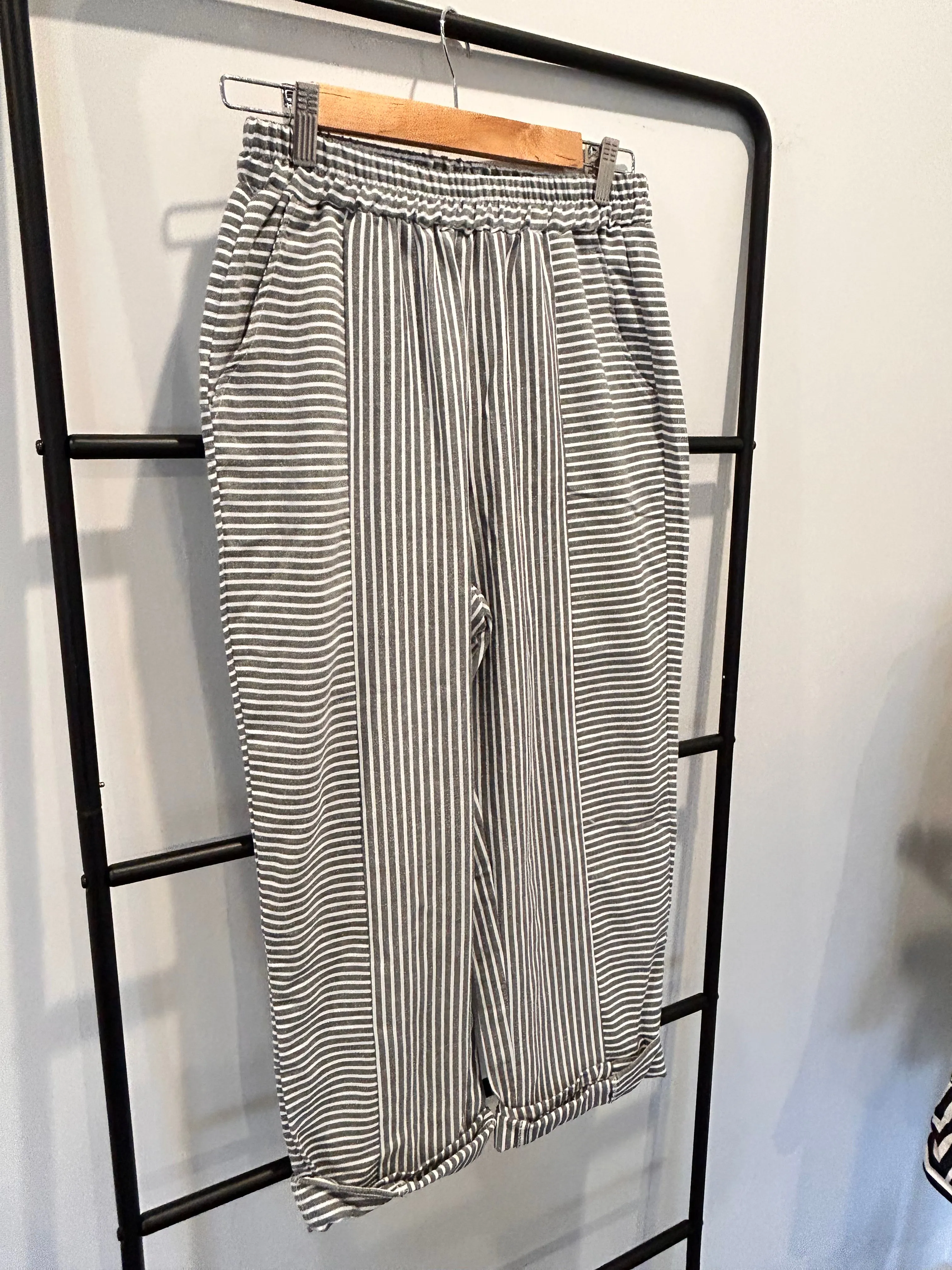 Unknown Brand - Striped Pants Sized 12
