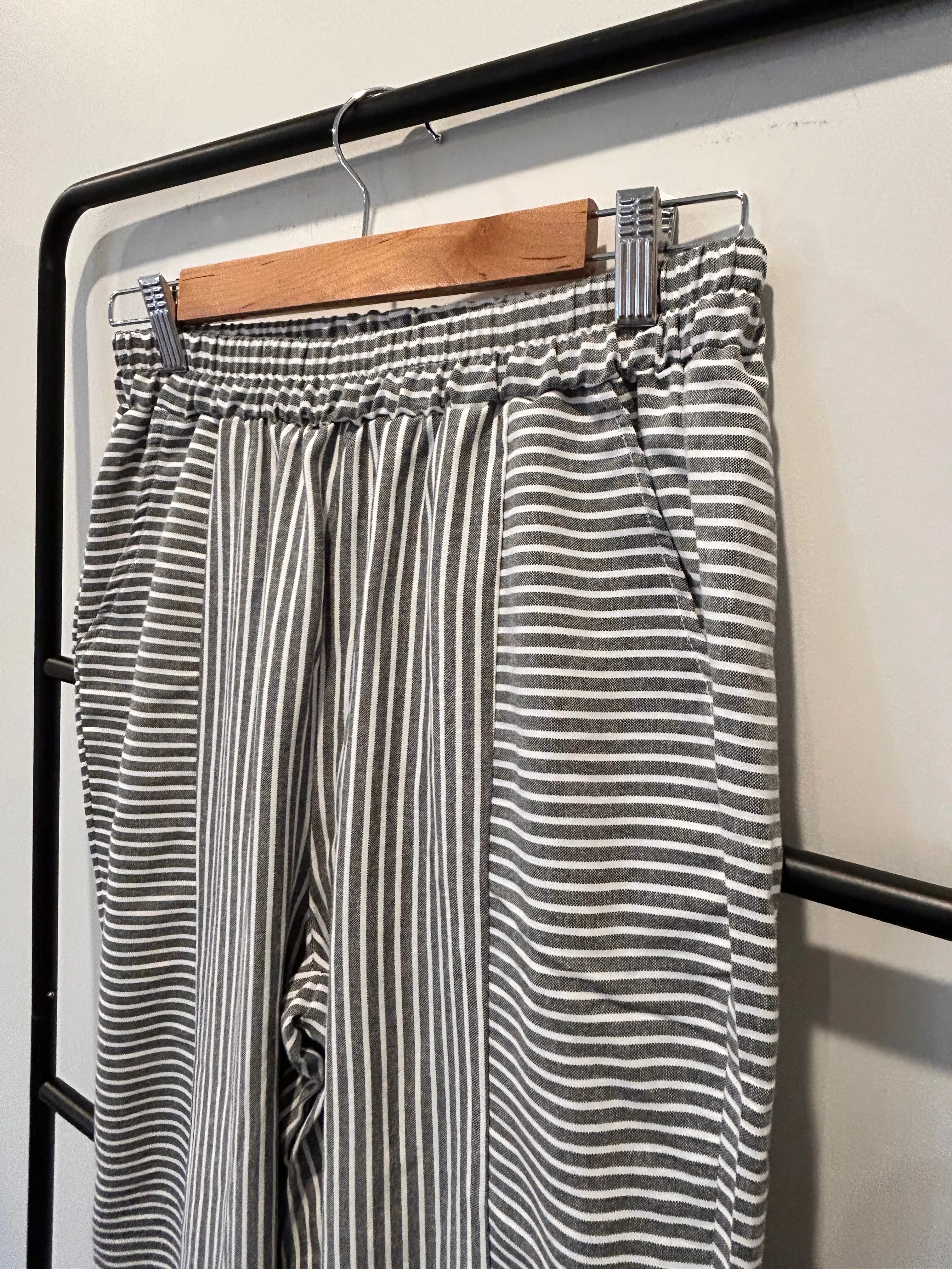 Unknown Brand - Striped Pants Sized 12