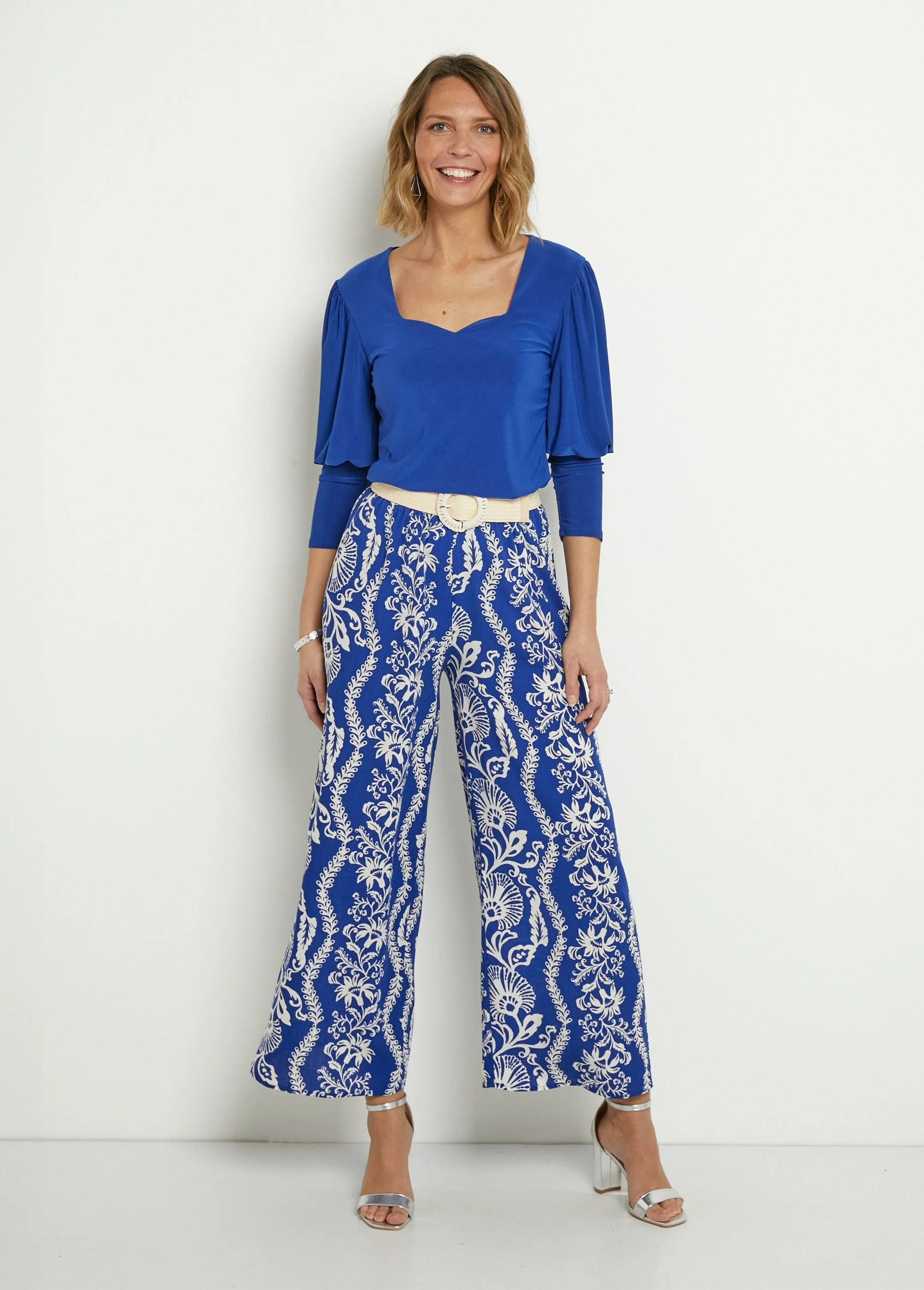 Wide-legged leaf print pants